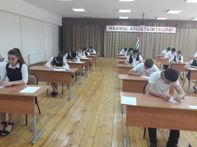 Копия Выпускники школ сдают первый экзамен по Родному языку
